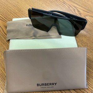 BURBERRY BE4291 MATTE SUNGLASSES- BLACK